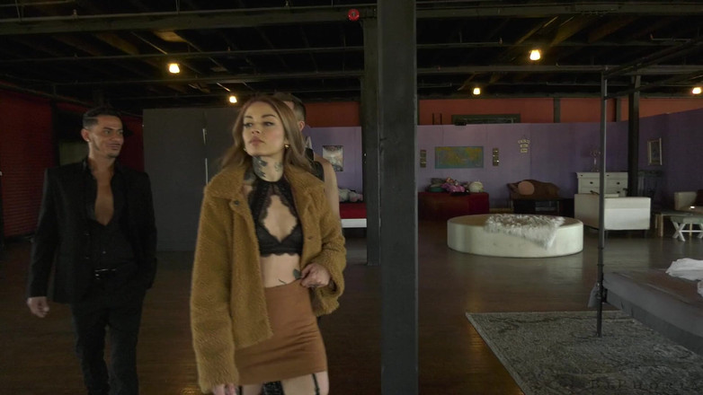 Bi Phoria: Ragazza tatuata selvaggia e montata da una squadra di una...