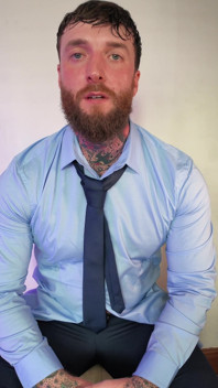 Tätowierte dom-solo-cumshot-anbetungs-video