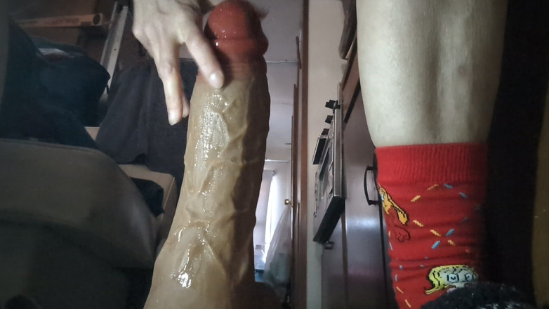 Jamponie Sexy Hot Milf: Tante seksi lagi asik muasin memeknya pakai dildo ukuran raksasa