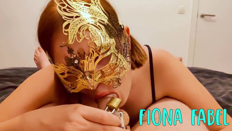 FionaFabel: Deusa Fiona brinca com escrava de castidade