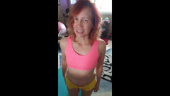 Aurora Willows: Cvičení s kens dárkovými žlutými šortkami