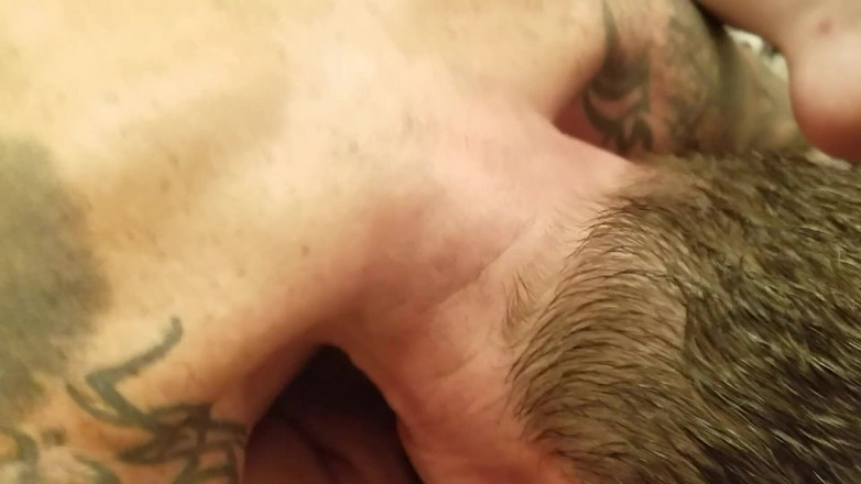 Satin Lady: Satynowe lady zabawki ze sobą i Jrock wieje jej umysł.