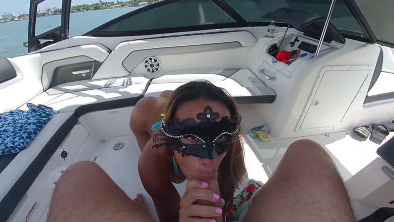 Miss Lexa: La Pipe D’une MILF En Forme Sur Un Yacht Privé