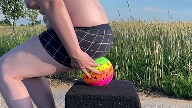 BeachBallsDuo: 10 de cauciuc foarte moi au fost zdrobite agresiv! Bigbootylucy și...