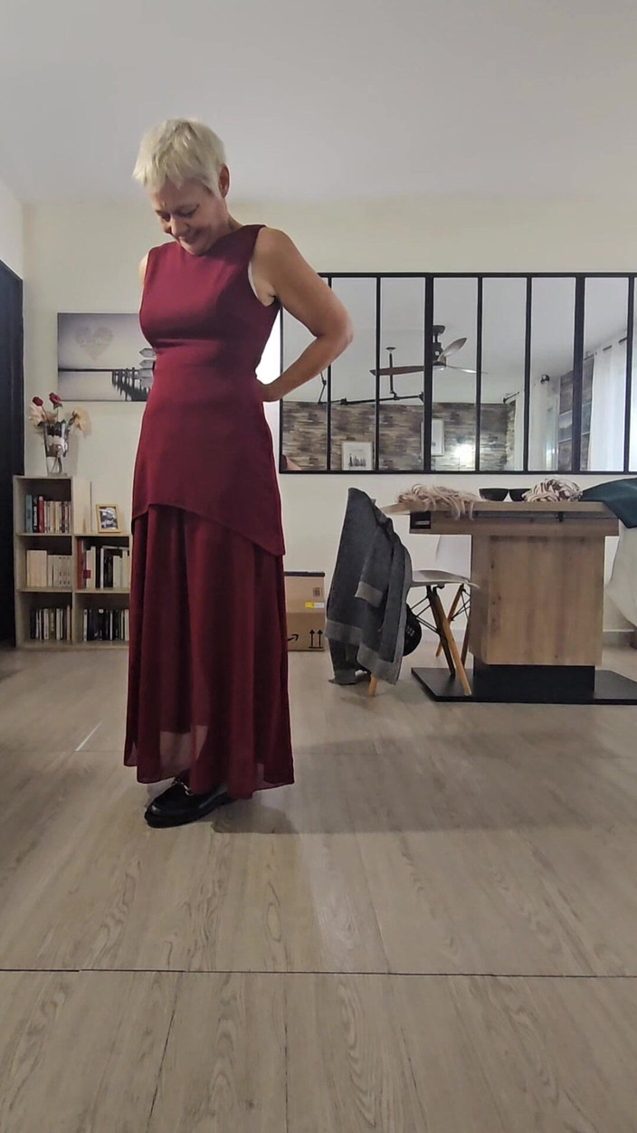 Sofy13: Sexy Fittings Mit Einer Nuttigen Reifen MILF