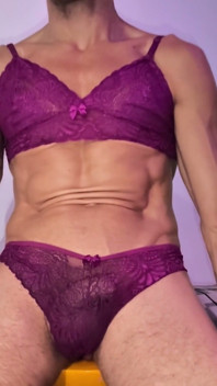 Seksi kadın kılıklı travesti, clouds zamanı; Büyük yarak, iç çamaşırı