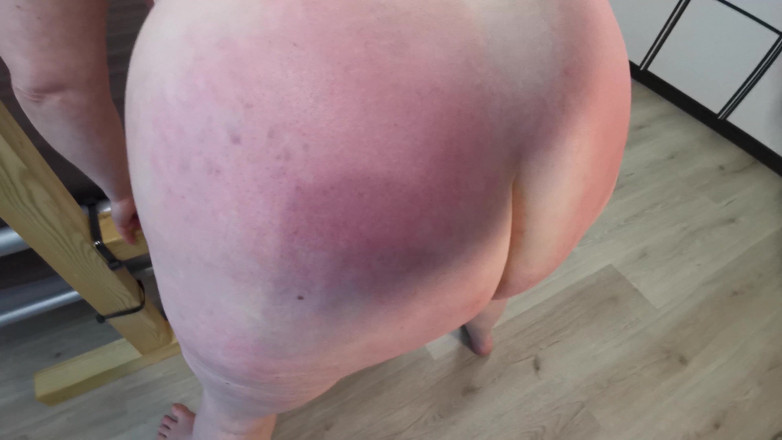 Bouncy Tits Action: Klapsy jej pochwy związaną piersią