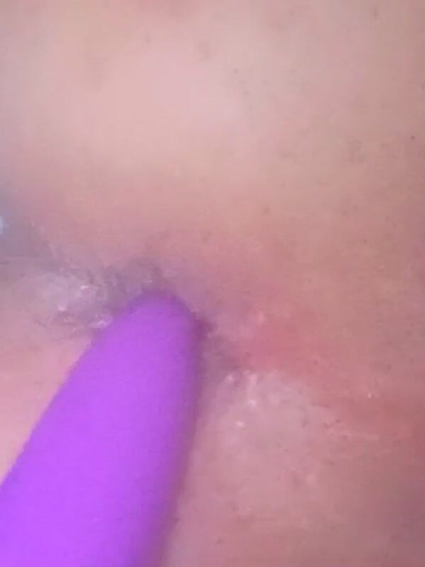 Nina Cute: Когда я нахожусь в отношениях, я могу изменять моему партнеру только с моим вибратором, право???