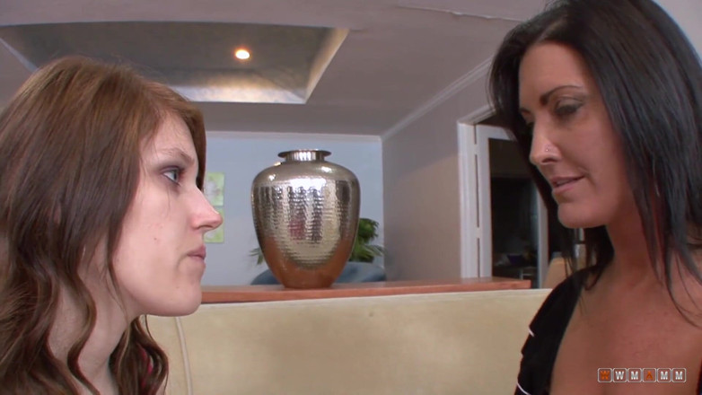Pussy Tribe: Milf wird einem teenager eine lektion geben, weil sie beim...