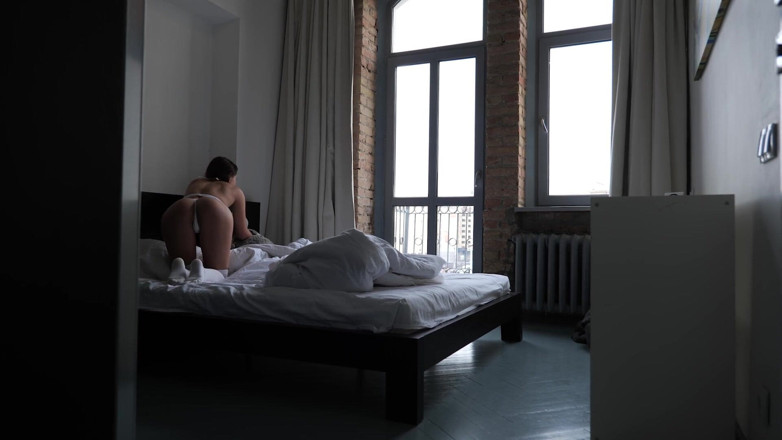 Plushies: हॉट यूक्रेनी अभिनेत्री Mara Blake की सुबह की ड्रिल