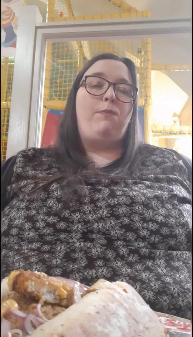 SSBBWLadyBrads: SSBBW secret filming of meal with stepfamily (This video has no...