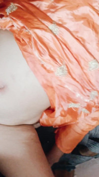 Gab stiefbrud auf Holi einen moment