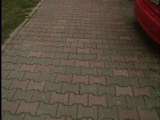 Lucky Cooch: Intervista all'aperto con capelli corti di matura