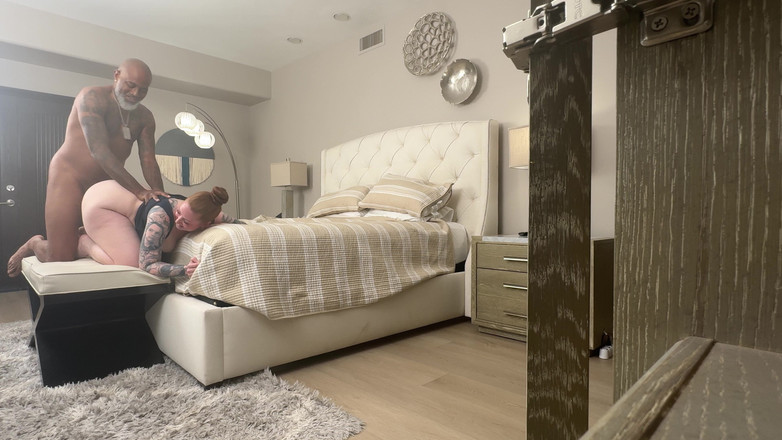 Shaundam: Đằng sau hậu trường Allison làm cho cô ấy một cái...