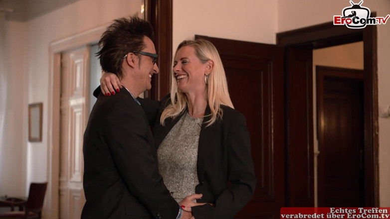 EroCom: Агент по недвижимости милфу-блондинку соблазнил ее клиент