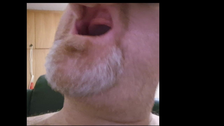 ChubbyDaddyBearLuka: टूथलेस बियर हमें उसके मुंह में जाने देता है - माउथ फेटिश