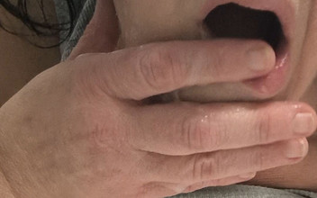 HerculesnVENUS: Omg, du bist in meinen mund gekommen, tropft runter von...