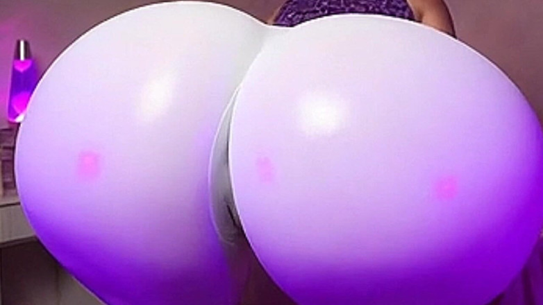 Animate golden: Une belle-mère à gros cul twerke dans un legging moulant dans...