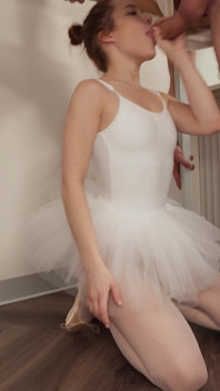 Pequeña bailarina paga a su entrenador con coño. Nicole Murkovski. Martin Conjuro.