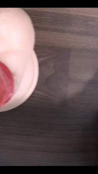 Stăpâna călărește un vibrator și lasă-o pe Ruby să se uite doar pe el. Stăpâna călărește un vibrator și lasă-o pe Ruby să privească doar