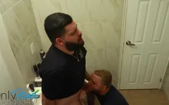 Abbiamo ospitato una festa in casae ho detto ai tatuaggi di Venire a vedermi in bagno Cliccare come se sarebbe venuto!