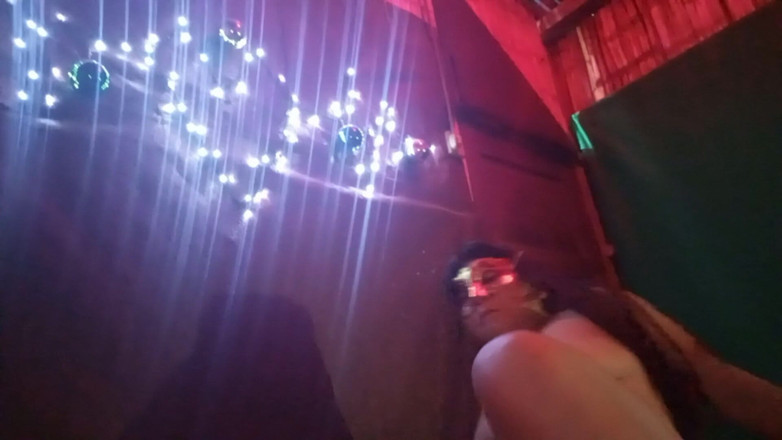 Martin13: Wanita semok ini setuju untuk sama pacarnya sebelum hari pernikahan