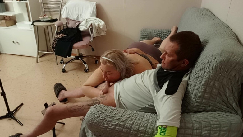 Zona901: Nachbarin schluckt sperma nach einem sanften blowjob