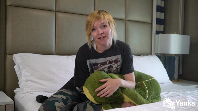 Yanks: Alexa Crush, Pakar Ngentot Bantal
