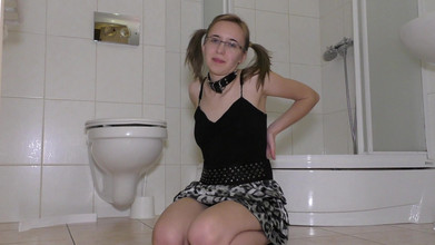 Anna Booty: Menunggang dildo dan menahan diri saya