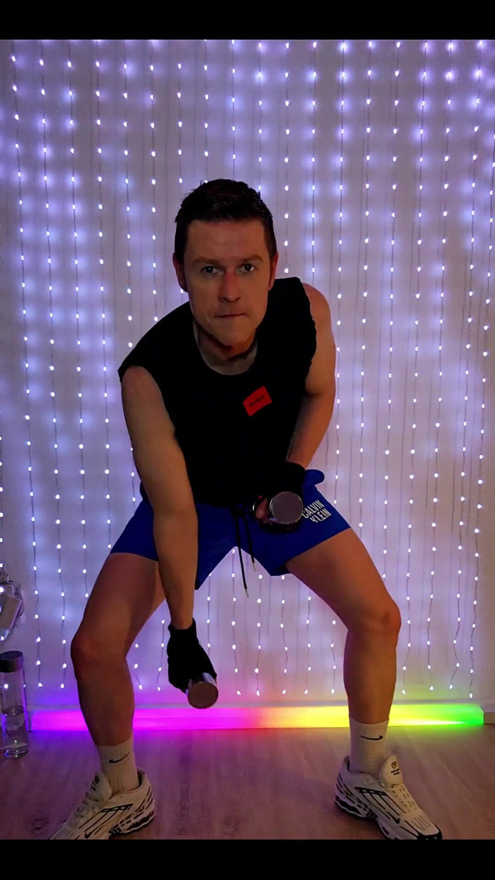 Roman Heart: Entraînement de fitness en short blue ck