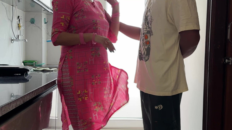 Hornycouple149: 阿姨的楚岱大屁股继姑，被年幼的侄子狠狠地丢了女用避孕套。