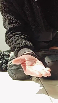 후장을 열어서 따먹히는 젊은 남자