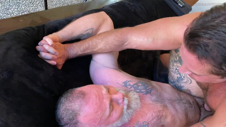 Muscle Bear Porn: Тут Трахатися