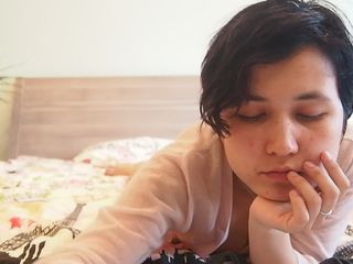 Java Consulting: Asiática adolescente brinca na cam