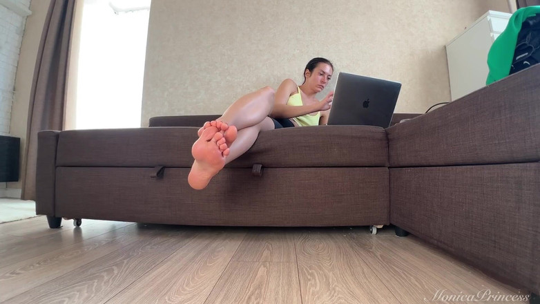 Princess Monica: मैं सिर्फ तुम्हें अपमानित करने के लिए अपनी पैर की गांड फैलाती हूं, पैरों वाली रंडी