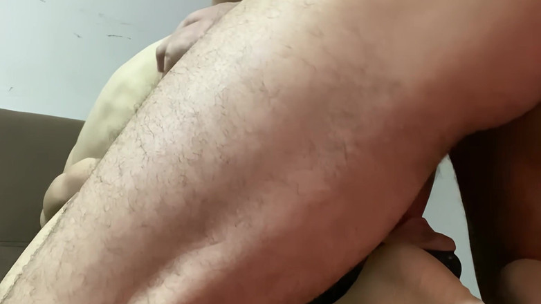 Broken Holes - Cuckold Gay: Я заставил рогоносца лизать мои яйца, пока он уничтожал задницу своего мачо