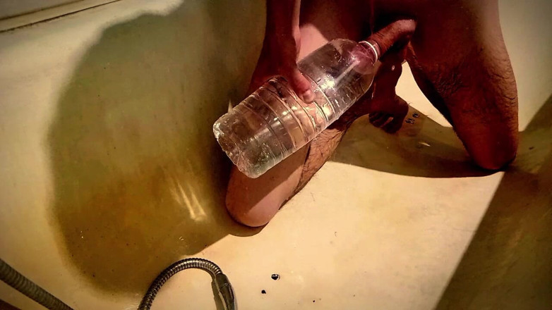 Fish Cam: Twink Fucked a Bottle in the Bathroom. Skinny Guy Jerking...