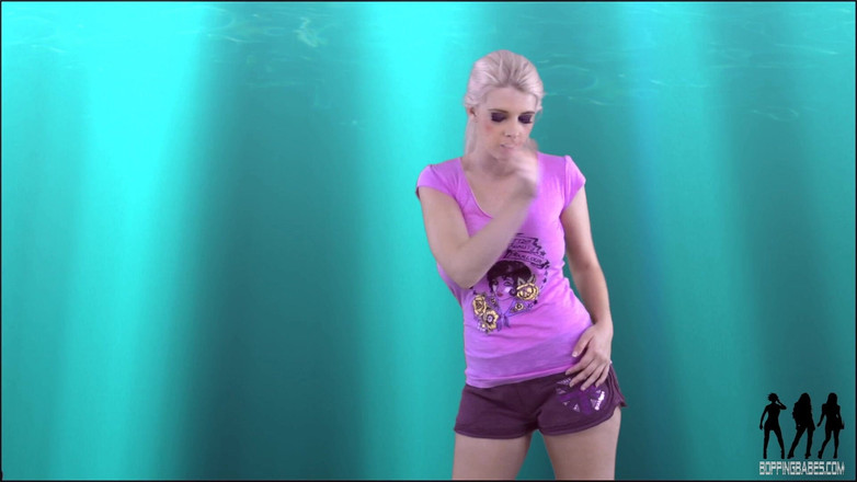 Bopping babes: Holly M - Rose et perky