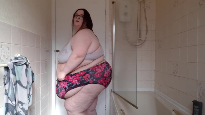 SSBBWLadyBrads: Showing off this massive figure