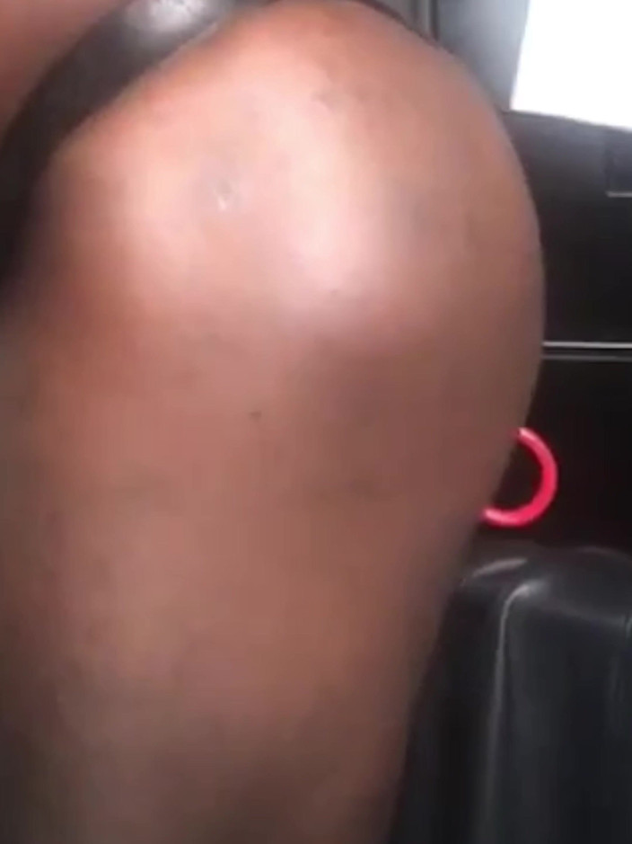 Black butt muscle: Kas götlü sözlü prostat masaj gösterisi