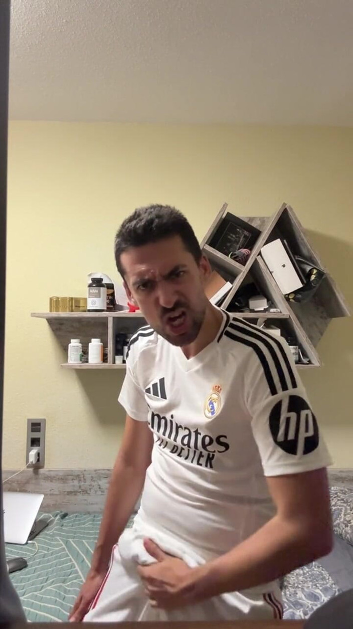 Liam Harding: Futbolcu Banyoda Mastürbasyon Yapıyor Ve Çok Canavarca Boşalıyor