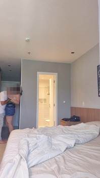 Enquanto Meu Marido Faz Churrasco, Eu Mamo E Levo Vara Do Amigo Dele No Quarto