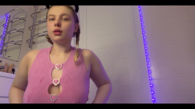 JuiceLussie: Fingering Virgin Asshole