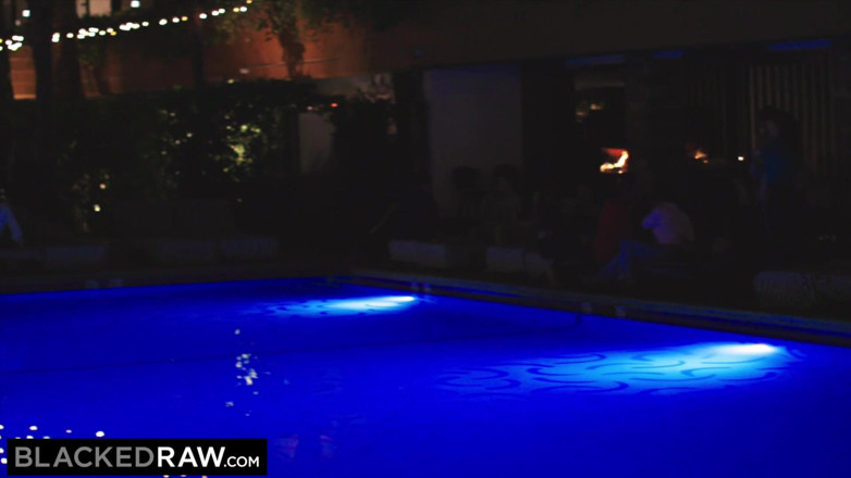 Blackedraw: BLACKEDRAW - Esta bbc milf faminta estava desejando um cuspe assado
