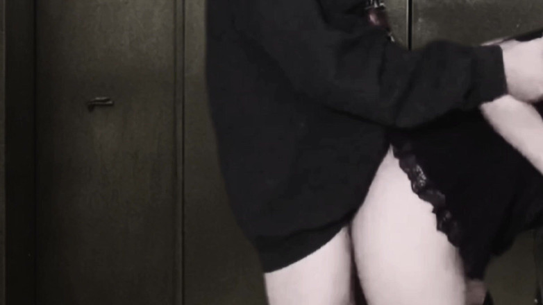 Astrid Cute: WTF! Dívka v sukni a síťovaných punčochách šuká a dostane creampie...