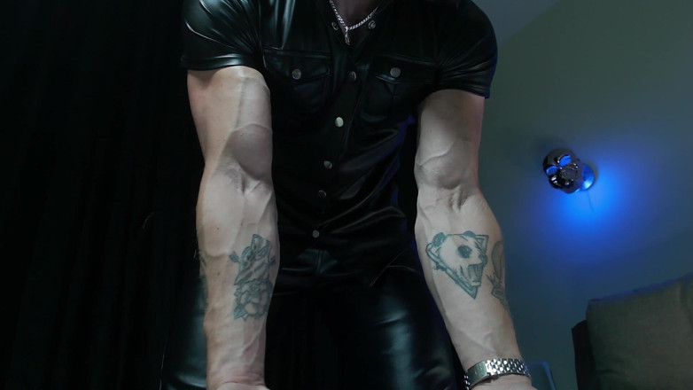 Hunky time: Muscle Worship