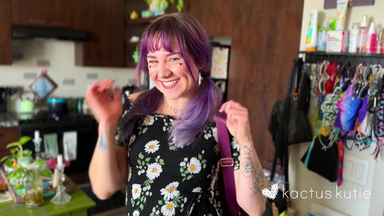 kactus kutie: 第一人称视角 第一次约会在你的水槽里撒尿