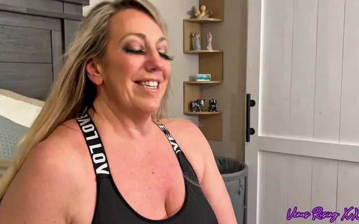 Venus Rising_Hotwife: MILF bere masivní výstřik na obličej