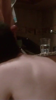 Un penis uriaș deflorează un hetero curios