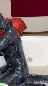 Jeu de sperme avec une bombasse lugubre, partie 2 - Alex Latex